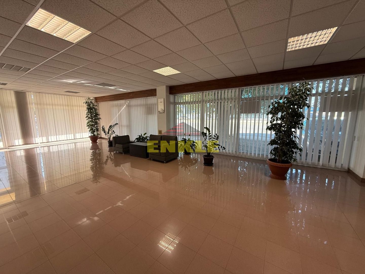 De vanzare  CLĂDIRE PREMIUM DE BIROURI ȘI SERVICII,  pret negociabil - Poză 2
