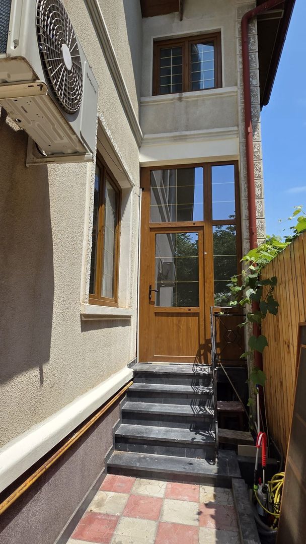 Delea Veche- Vila S+P+1E+Pod- 8 camere- 290 mp utili - Poză 9