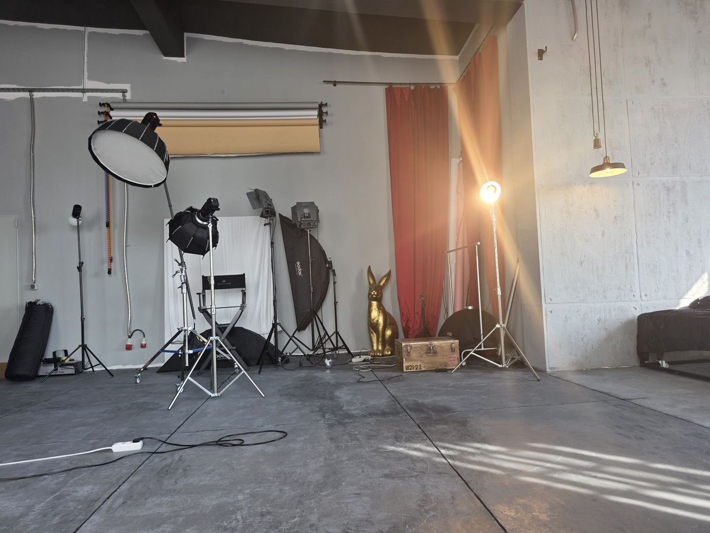 Spatiu de inchiriat amenajat studio foto dar si alte utilizari 80mp 700e/luna in zona Timpuri Noi - Poză 7