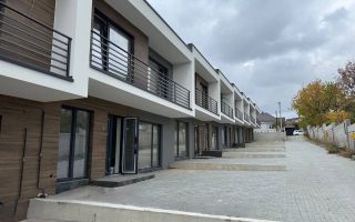 Vânzare, townhouse, 2 nivele, 3 camere, strada Prieteniei, Grătiești - Poză 1