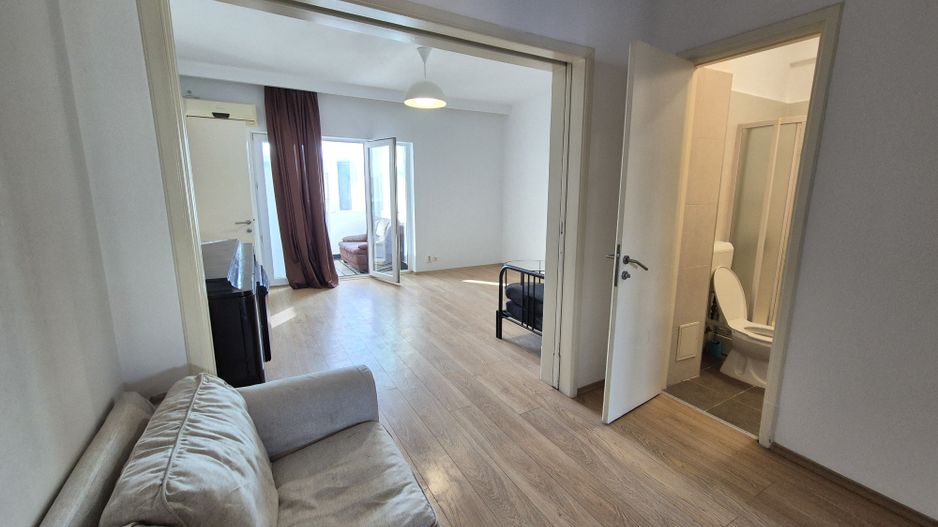 Apartament cu 3 camere 85 mp - Piata Romana - Poză 2