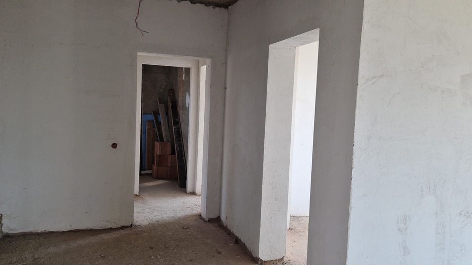 Vand vila la rosu cu teren 2700mp - Poză 11