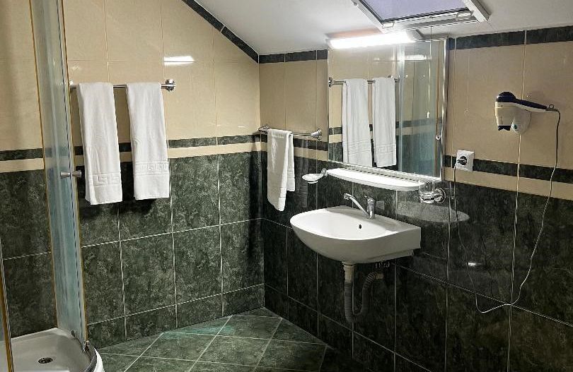 Pensiune si afacere la cheie in Marghita - Poză 17