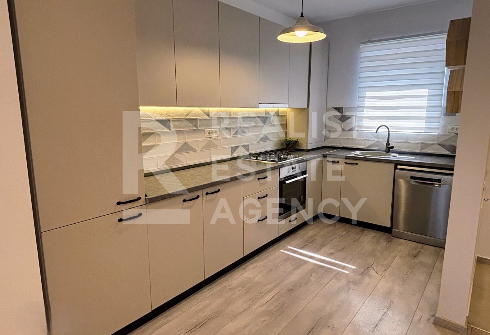 Casă modernă 4 Camere de Închiriat | P+1+M| 2 locuri de parcare - Poză 5
