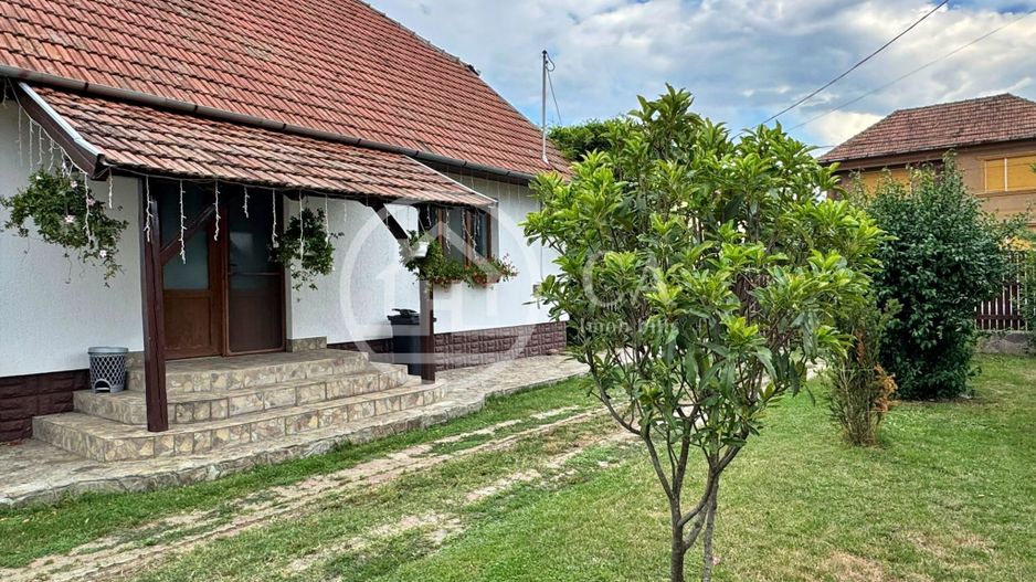 Casă de vânzare cu 4 camere si teren de 1000 mp in Salard, Bihor - Poză 3