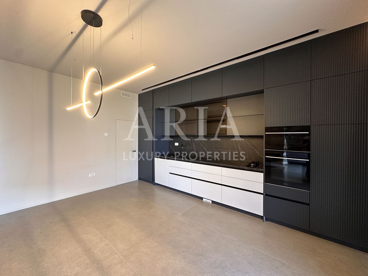 SMART VILLA - POOL - LUXURY GATED COMMUNITY - NEAR THE FOREST - Poză 3