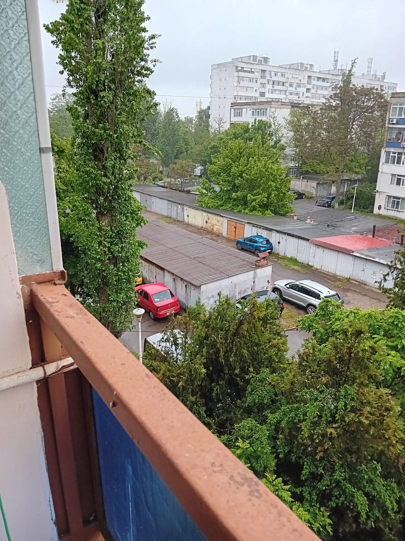 De vanzare -  apartament cu 3 camere decomandate, Tiglina 2, etaj 3/4 - Poză 1