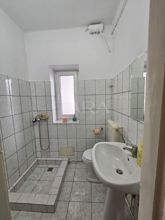 Apartament cu 2 camere, Piața Mihai Viteazu, ideal locuit sau birou. - Poză 8