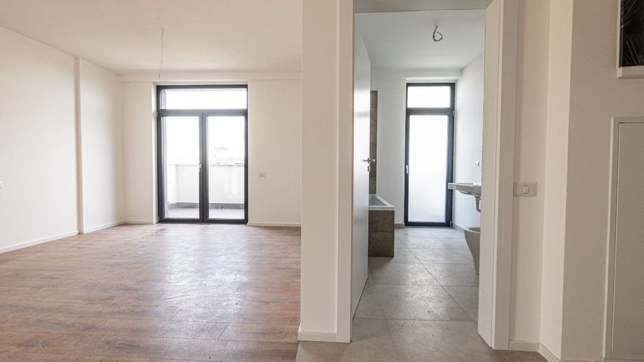 Ateneo - Torontalului | 2 Camere | Decomandat | Balcon 11 mp | Loc de Parcare. - Poză 1