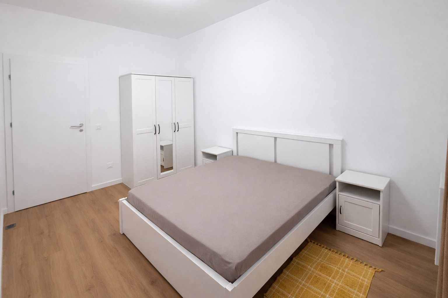 Apartament 3 camere, prima închiriere, la 25 minute de de Gara de Nord - Poză 6