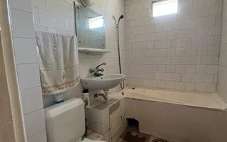 Apartament cu 3 camere2 bai si 2 balcoane situat in zona Dambovita - Poză 8