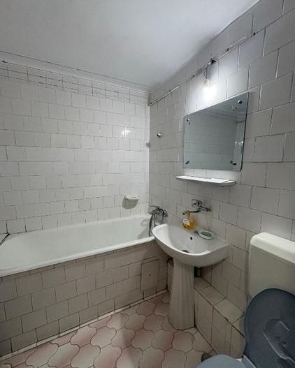 Apartament vânzare  zona de trafic  important , hipermarketuri, școala. - Poză 7