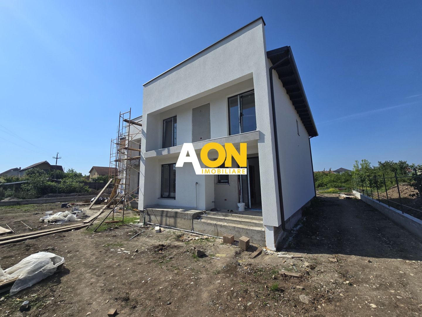 1/2 Duplex Zona Dealul Furcilor 4 Camere, 300mp Teren, 60mp Subsol - Poză 1