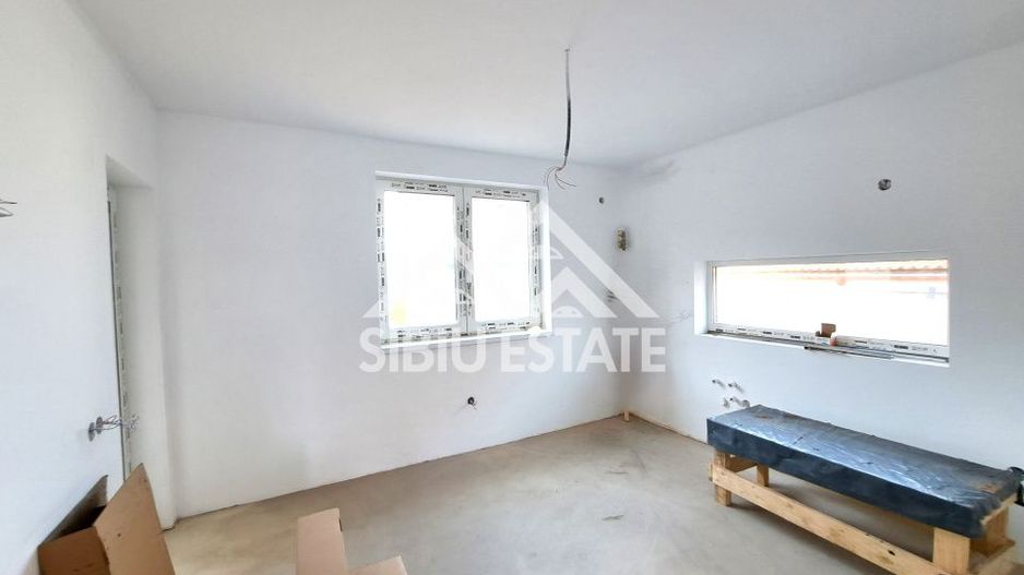 Casa Selimbar 4 camere, 2 bai, terasa, curte si magazie - Poză 4