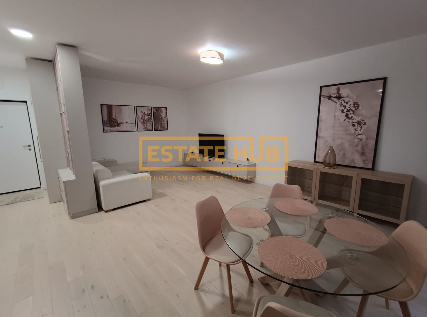 Apartament de 2 camere în ansamblul Record Park, zonă centrală - Poză 2