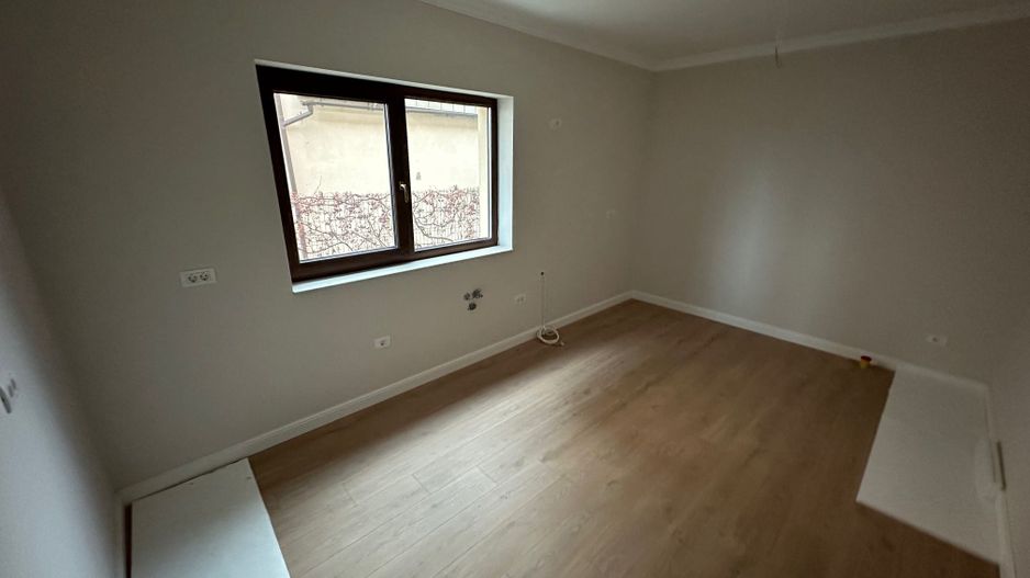 CASA TIP DUPLEX DESPARTIT PRIN GARAJ - Poză 35