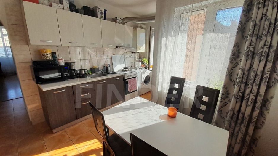 Apartament in Bloc Tip Vila zona Facultatii de Litere - Poză 2