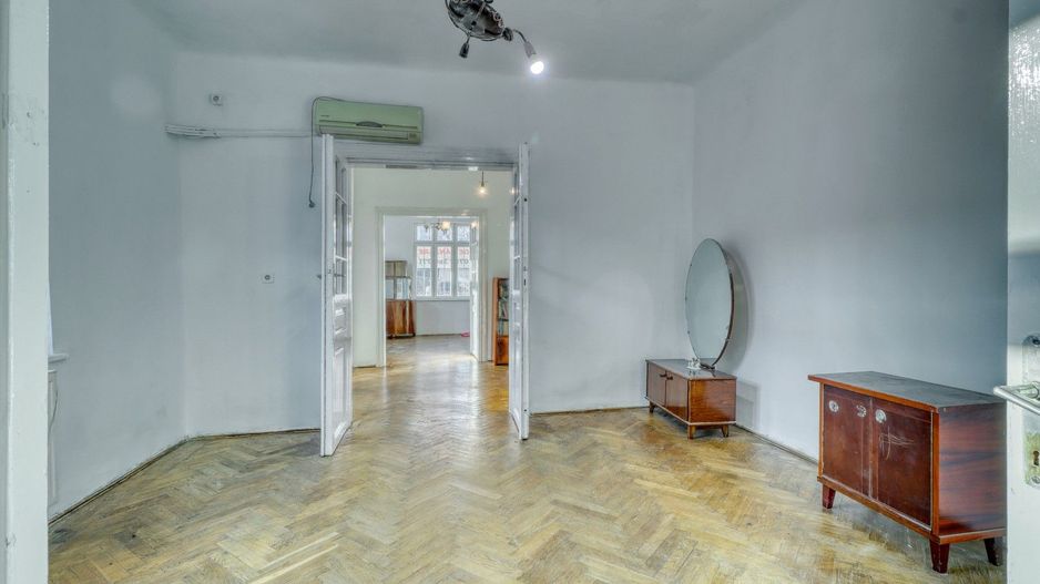 Centru- Casă boierească individuală- 5 camere si  451 mp teren - Poză 5