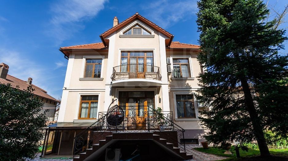 Vânzare, casă 3 nivele, stradela  5 Pomicultorului, Codru - Poză 1