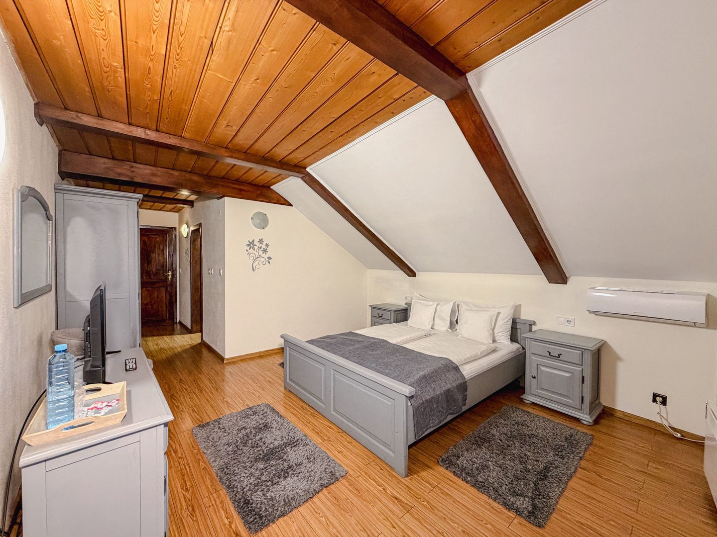 Hotel / Pensiune cu 10 camere de vânzare - afacere la cheie - Poză 3