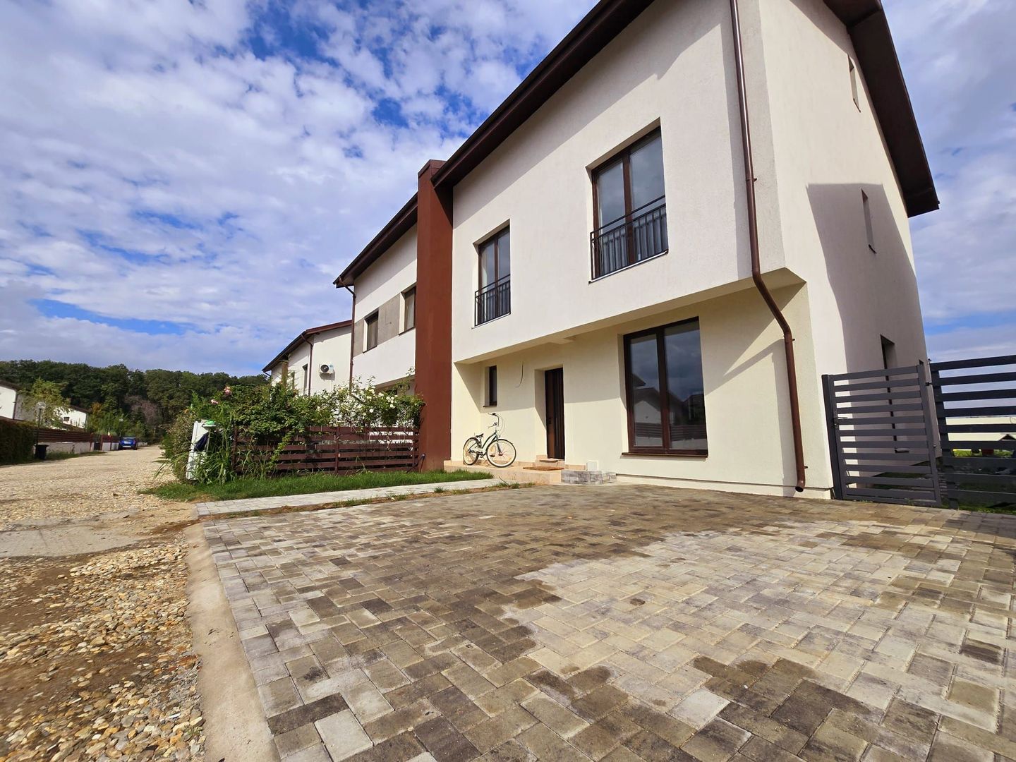 VILA 5 CAMERE | CORBEANCA | LANGA PADURE - Poză 1