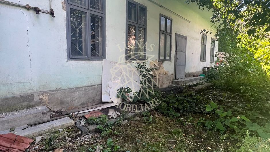 Casă Centrală 92 mp-Teren 147 mp- Proiect profitabil la renovare - Poză 1