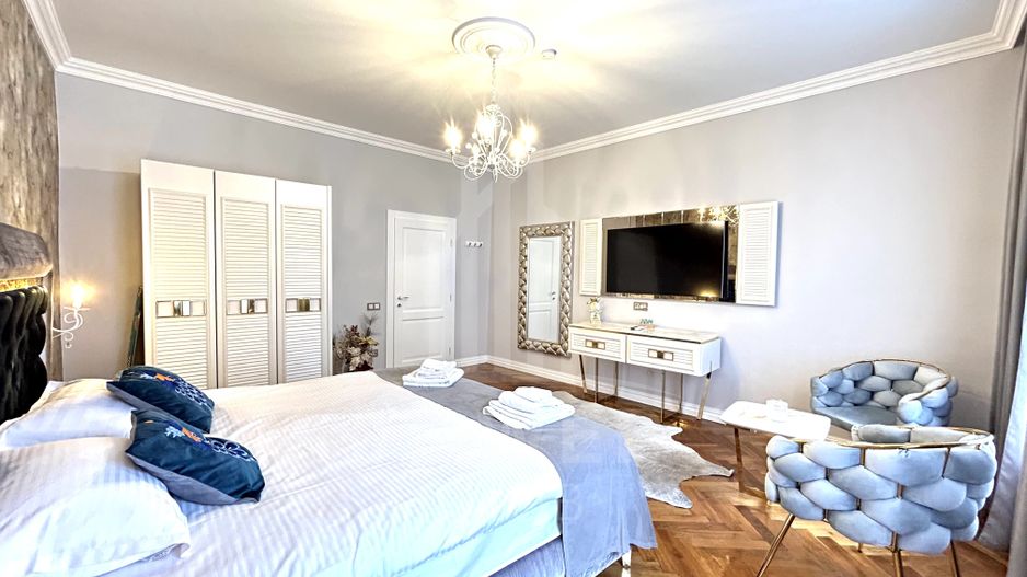 Apartament renovat, cu garaj și pivnițe, în Centrul Istoric al Sibiului - Poză 7