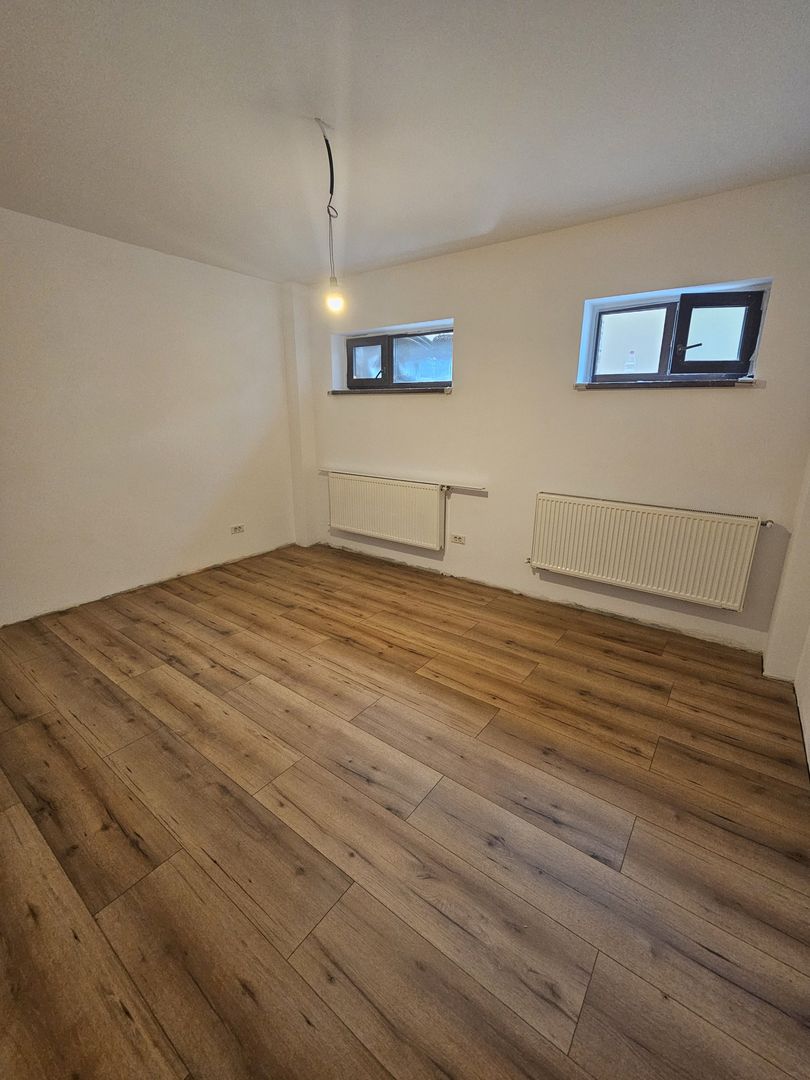 Apartament nemobilat - ideal spatiu comercial - Poză 5