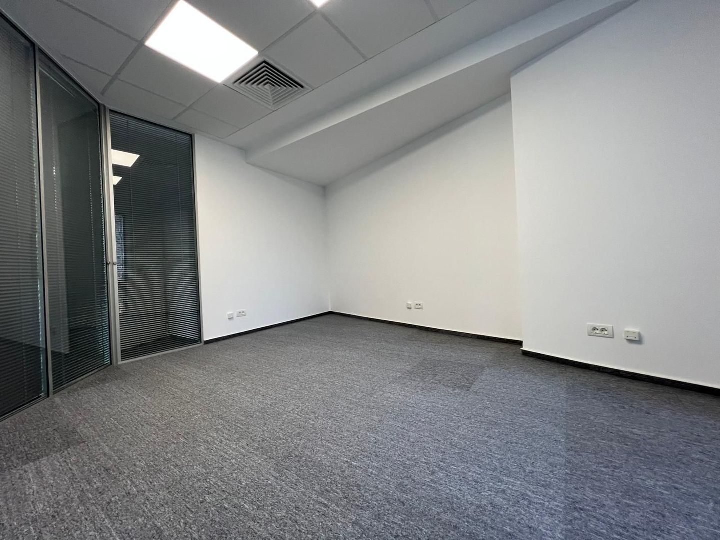 Comision 0 Spațiu birouri 140 mp, luminos, lift și recepție Bd. Dacia - Poză 4