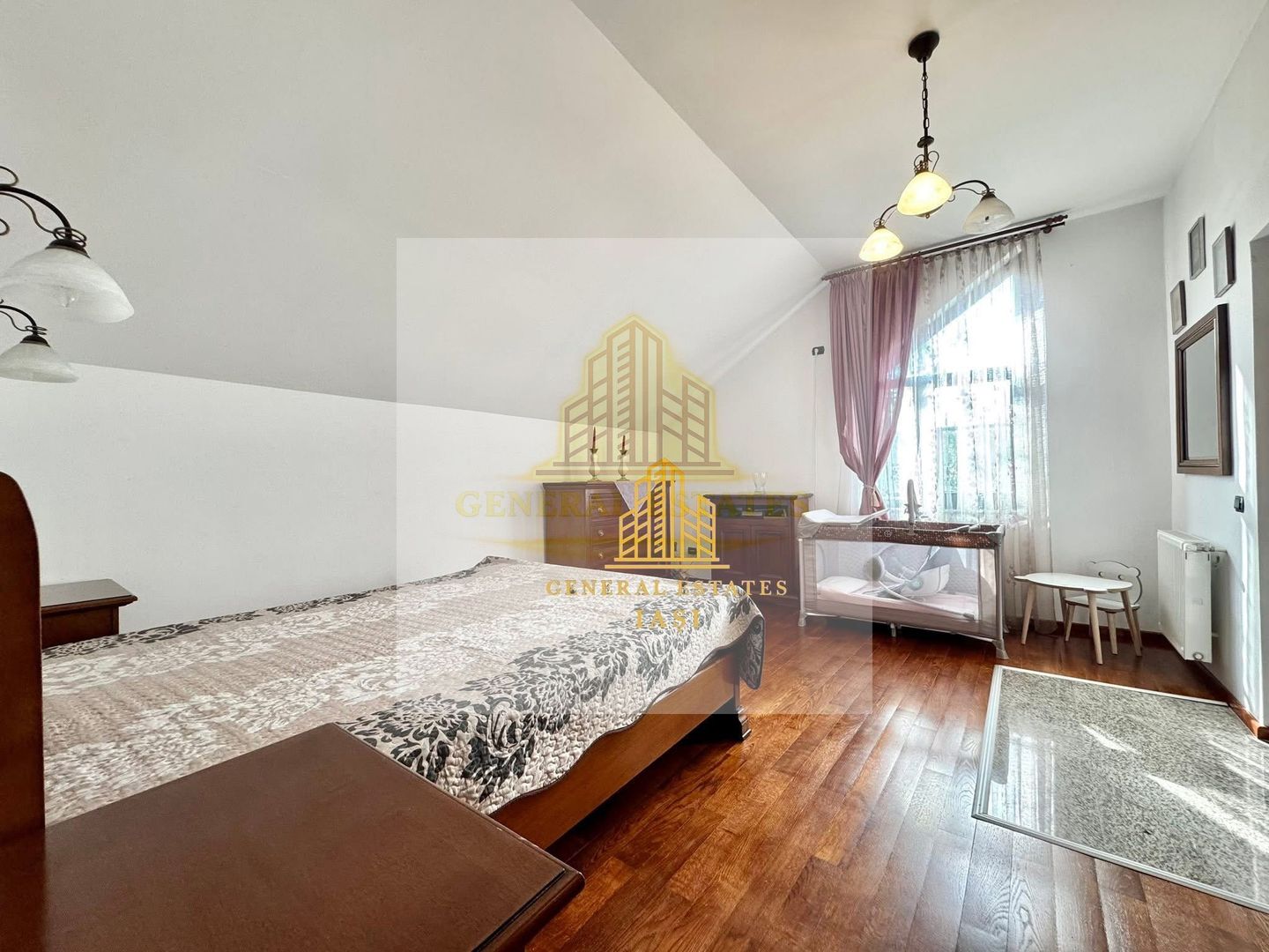 Vânzare Casă în Bucium cu Priveliște Panoramică - Poză 13