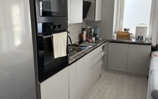 Apartament 3 camere, terasă de 55 mp și parcare în garaj – zona Petrom - Poză 1