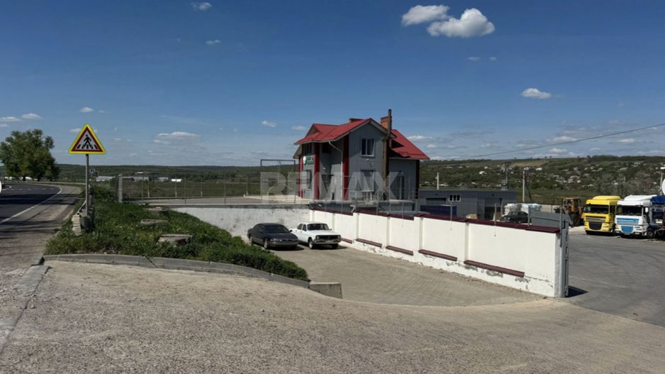 De Vânzare Clădire comercială cu depozit și parcare tiruri. 17 ari. - Poză 3
