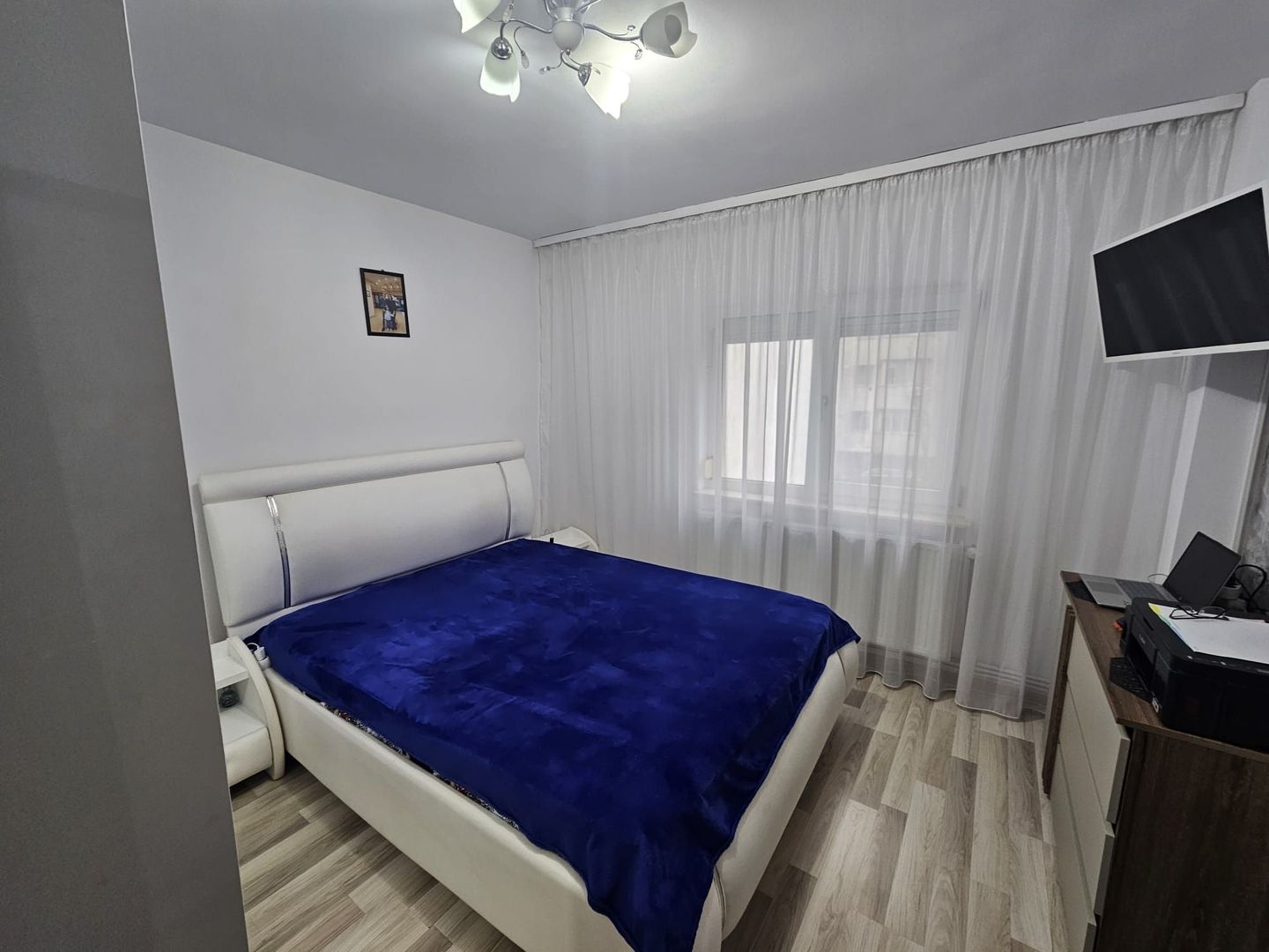 Apartament deosebit 3 camere – lux, complet mobilat, zonă excelentă - Poză 2