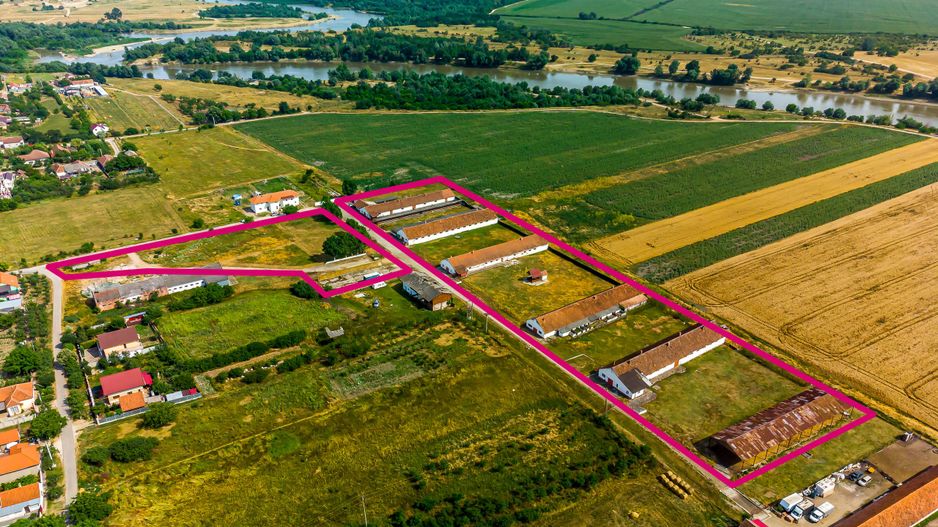 Fermă Mândruloc 2,5 ha - Poză 1