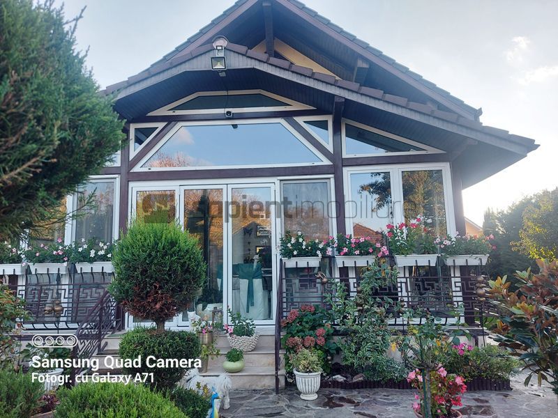 Casa lux cu 5 camere in Rontau - Poză 3
