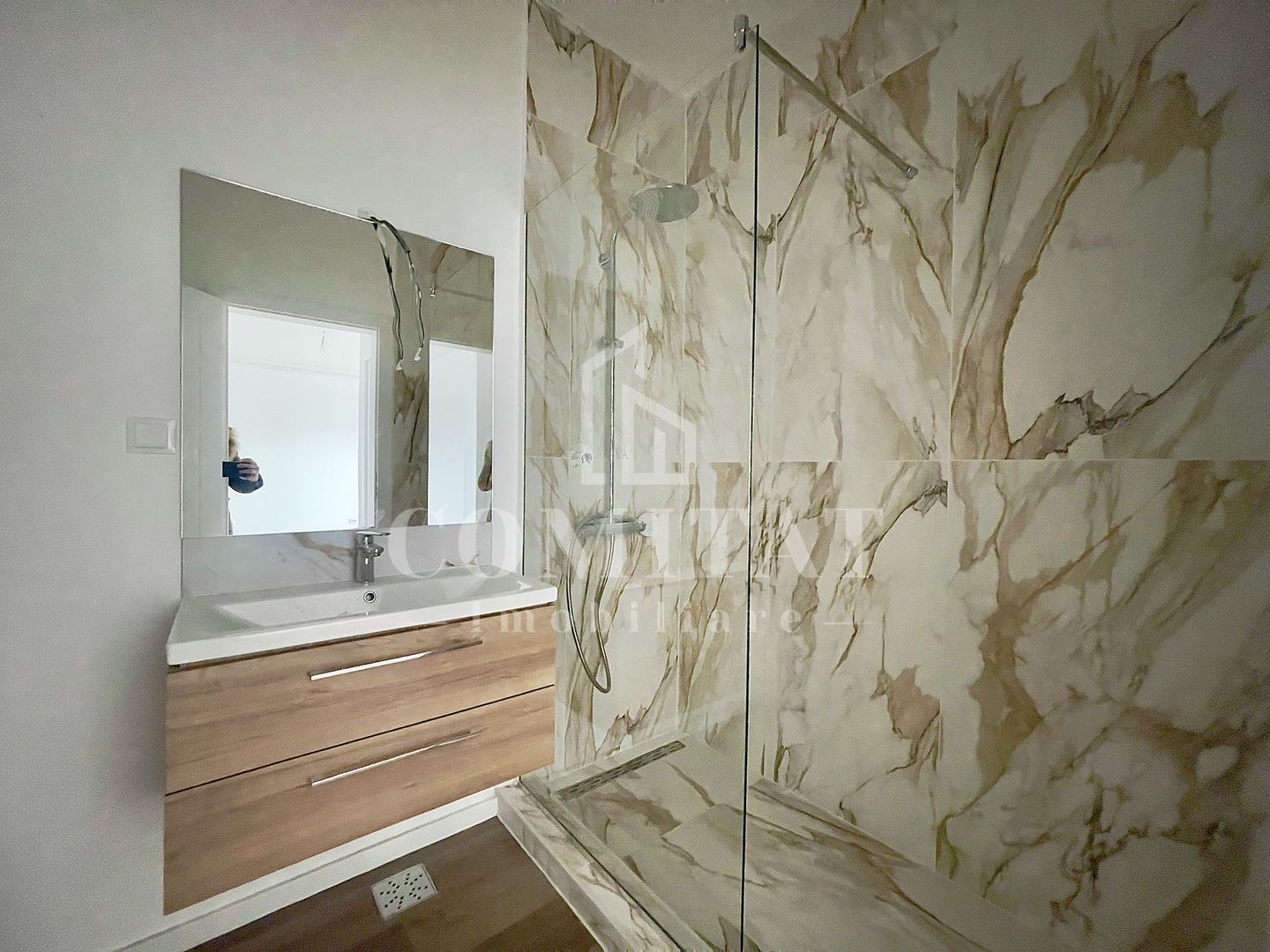 Nou în piață apartament mobilat și modern zona străzii Eroilor - Poză 5