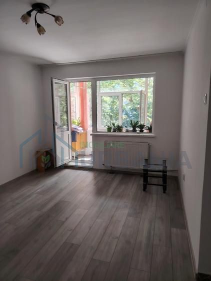 Apartament 3 camere, semidecomandat, Podu Roș – 5 minute de Palas. Liber imediat. - Poză 1