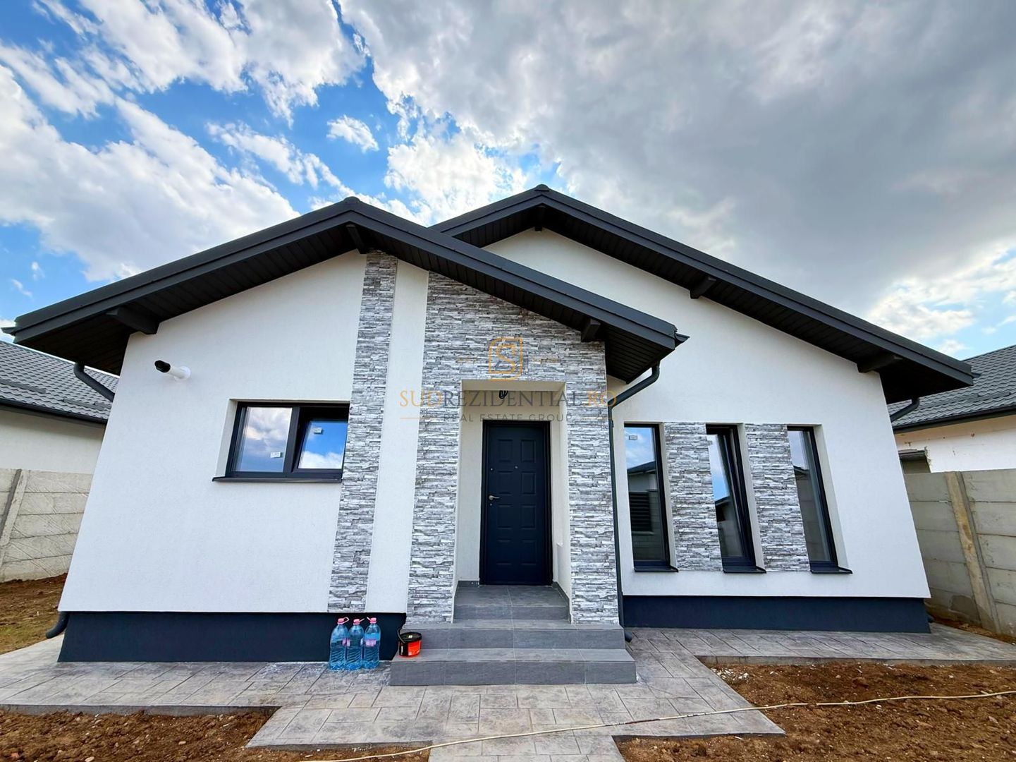 Casa individuala / Teren 427mp / 4 Camere / 2 Bai - Poză 1