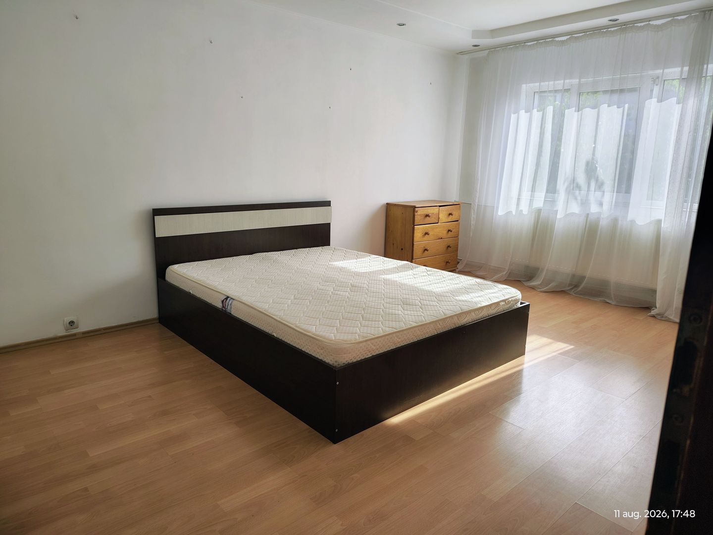 Închiriez 2 camere Str. Onestilor. Pret 300 euro. Comision 50%. - Poză 1