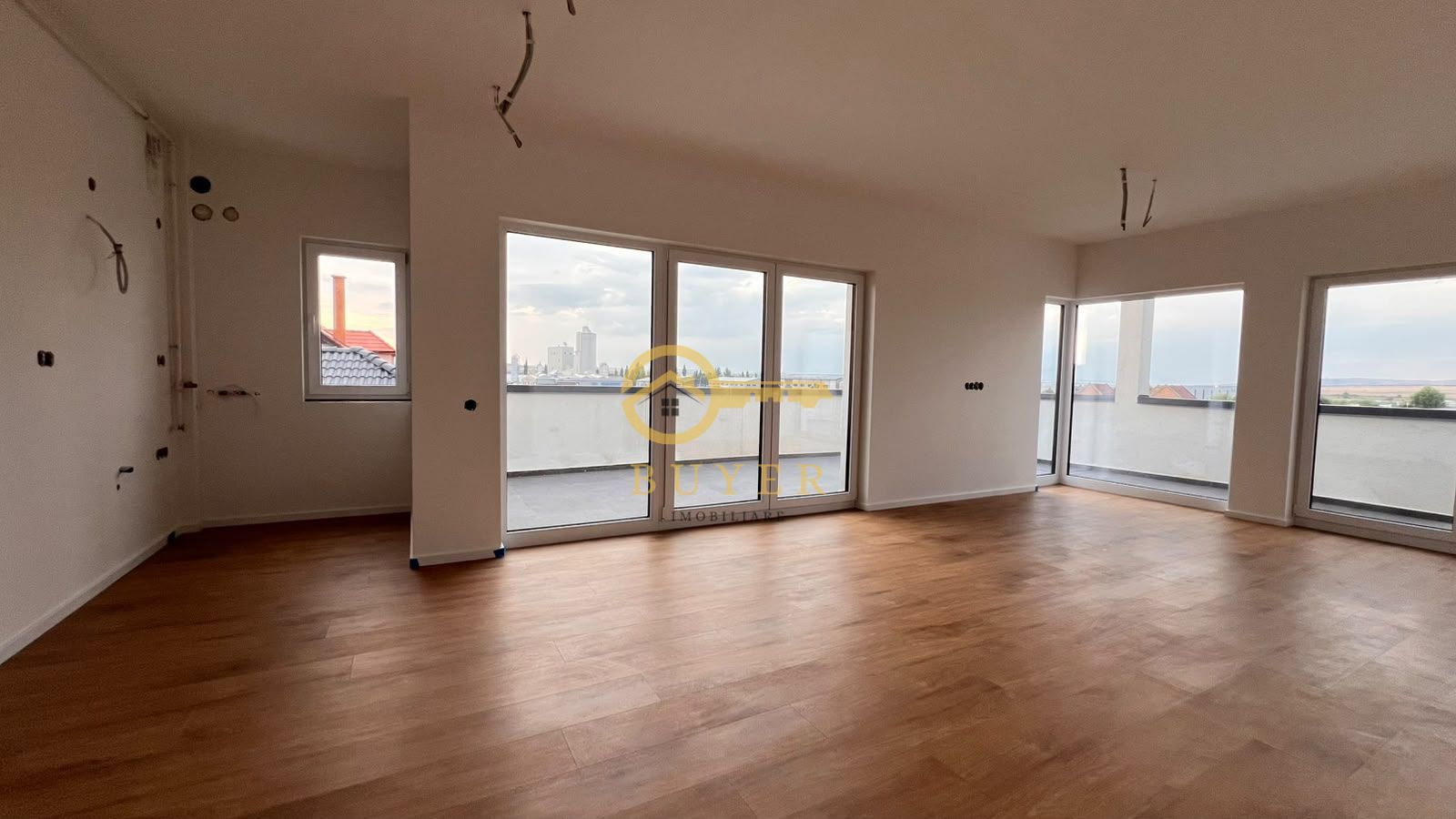 Penthouse superb finisat la CHEIE- Terasa 70mp- vedere panoramica - Poză 3