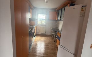 Apartament 3 camere renovat – etaj superior, lumină naturală excelentă - Poză 2