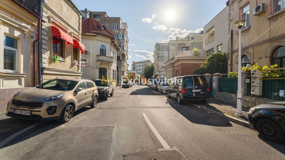 Casă / Vilă cu 4 camere de vânzare în Bucuresti - Poză 2