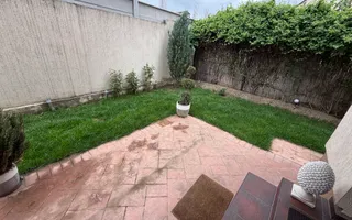 Casă înșiruită complet mobilată + curte+ 2 parcari în complex inchis! - Poză 26