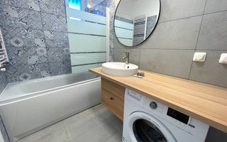 Apartament cu 3 camere, balcon si scara interioara - Poză 7