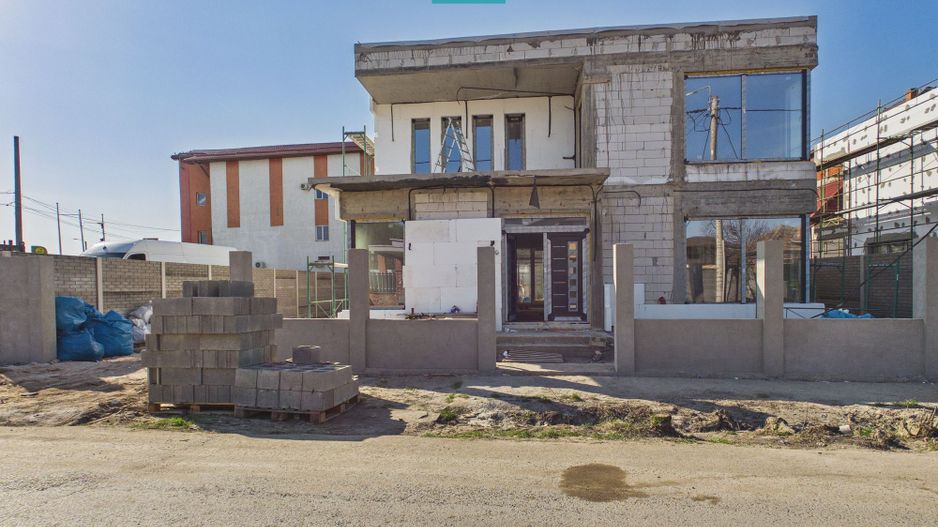 Casă deosebită în Parneava – Strada Griviței - Poză 1