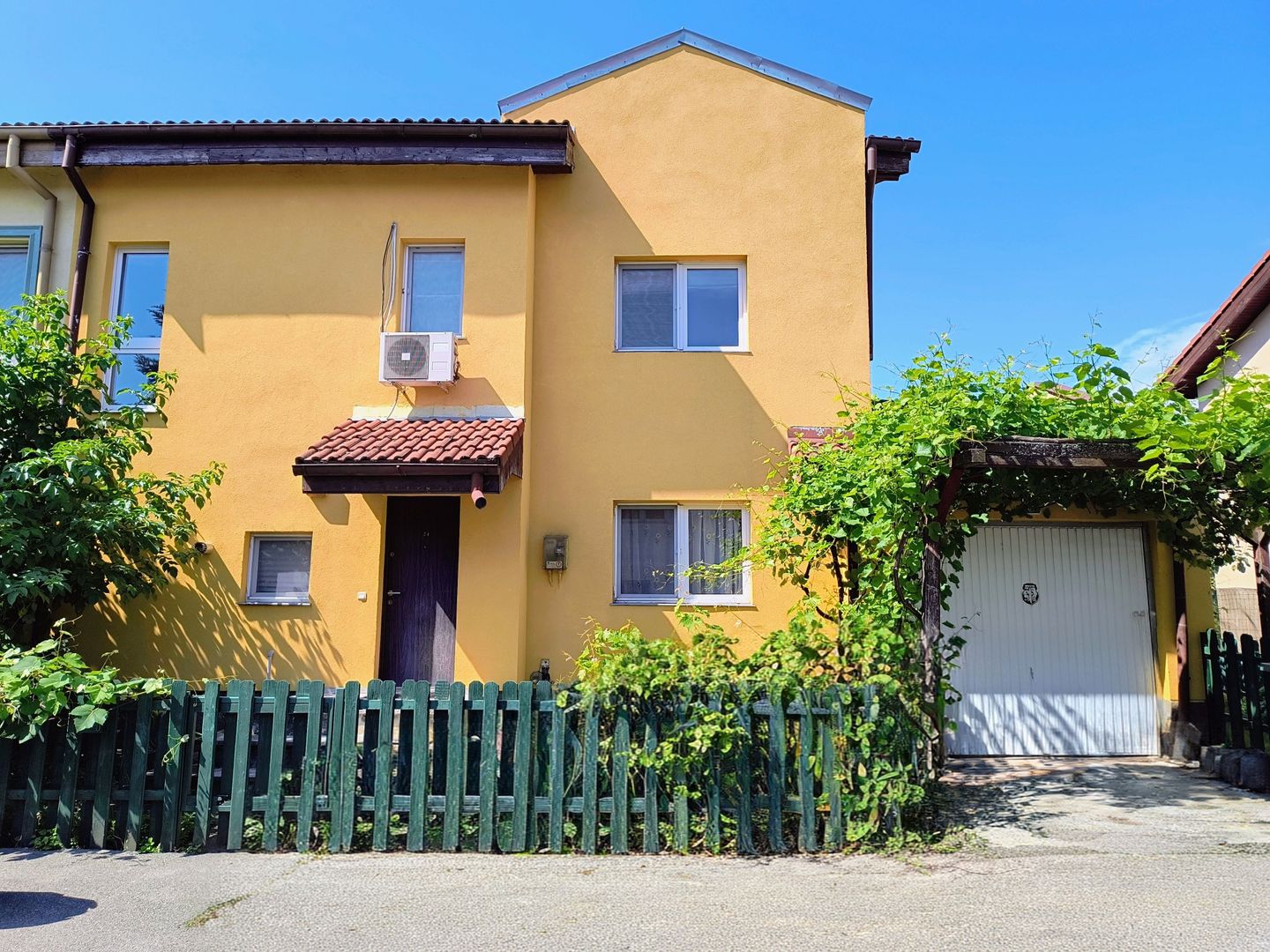 Vila Complex The CLASS,- rond OMV Pipera- curte - garaj - Poză 1