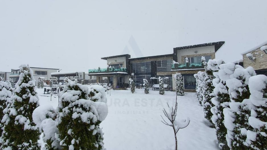 Vila ultrafinisata 550 mp utili si 2000 mp teren amenajat in Sibiu - Poză 17