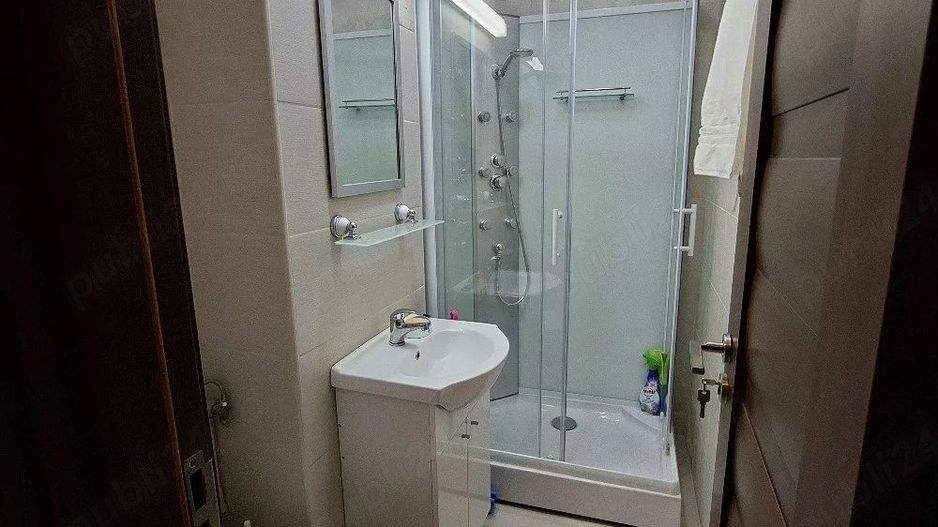 Inchiriez garsoniera vis a vis de Athenee Palace nou renovata - Poză 6