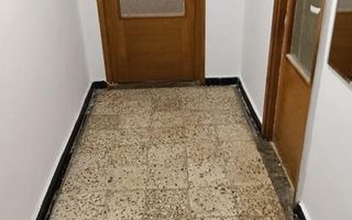 Vând apartament cu 3 camere zona centrala - Poză 9