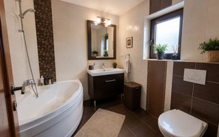 Casă individuală | 160 mp utili | 560 mp teren | Vizavi de intrarea în - Poză 3